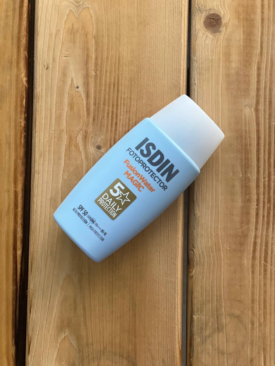 ضد آفتاب ایزدین اصل فیوژن واتر مجیک بی رنگ Isdin SPF 50