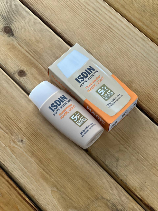 ضد آفتاب مجیک فیوژن واتر درخشان Isdin ایزدین SPF30