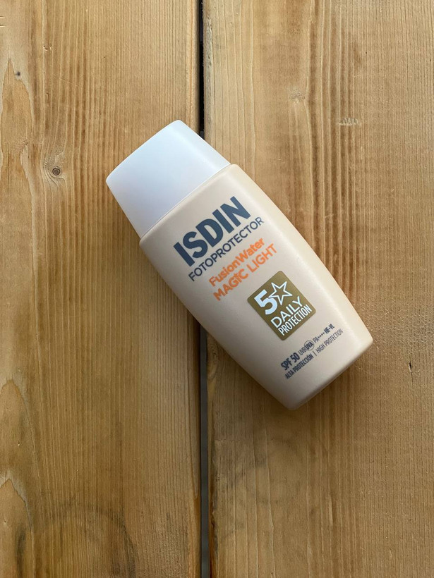 ضد آفتاب مجیک فیوژن واتر درخشان Isdin ایزدین SPF30